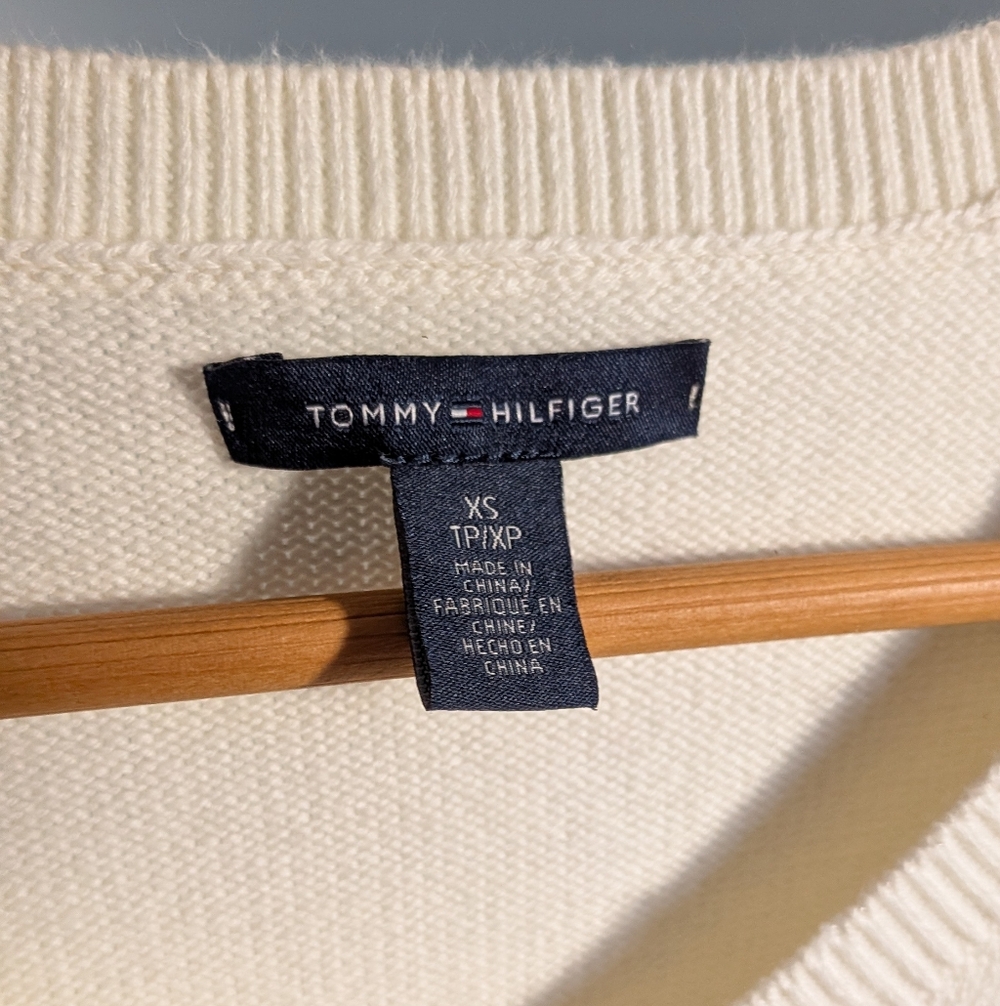 2013 Tommy Hilfiger Sequin Logo 100% Cotton V Neck Knit Sweater Size XS - Picture 4 of 12